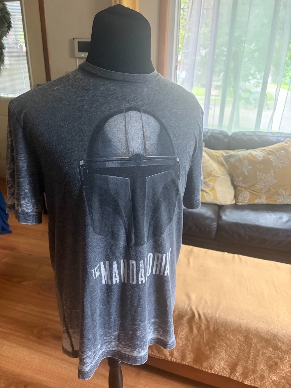 Disney Men's Short-Sleeve Mandalorian Helmet Tee - Charcoal